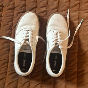 Tom’s natural white canvas sneakers with rubber leopard print soles Women’s 8.5